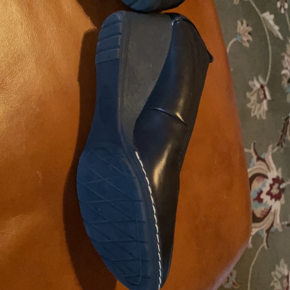 Sofft Women’s Leather Wedge Slip On Shoes - Picture 7 of 8